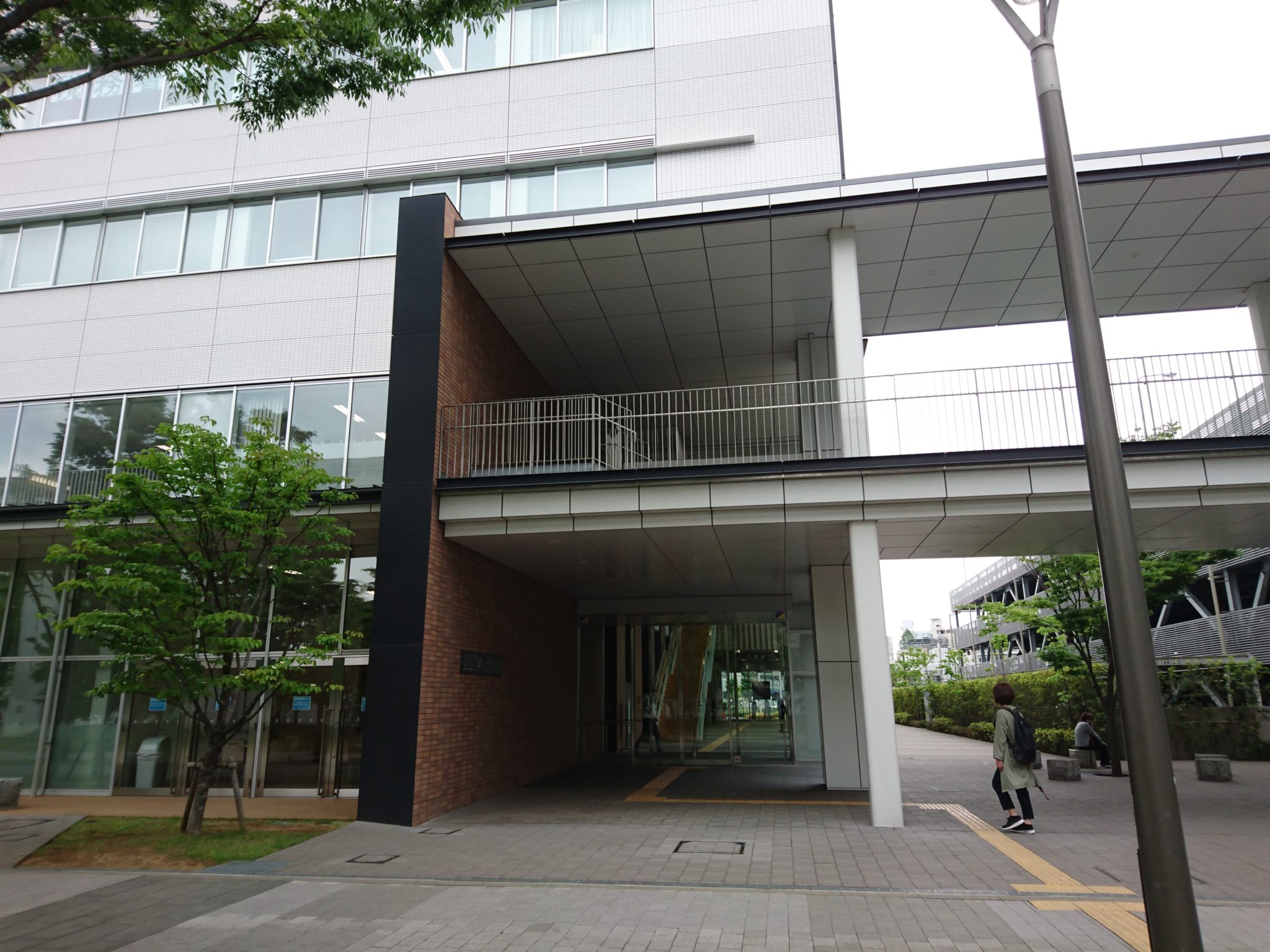 2018年5月 立川地方合同庁舎とヤギ達 | もげっとじゅーす